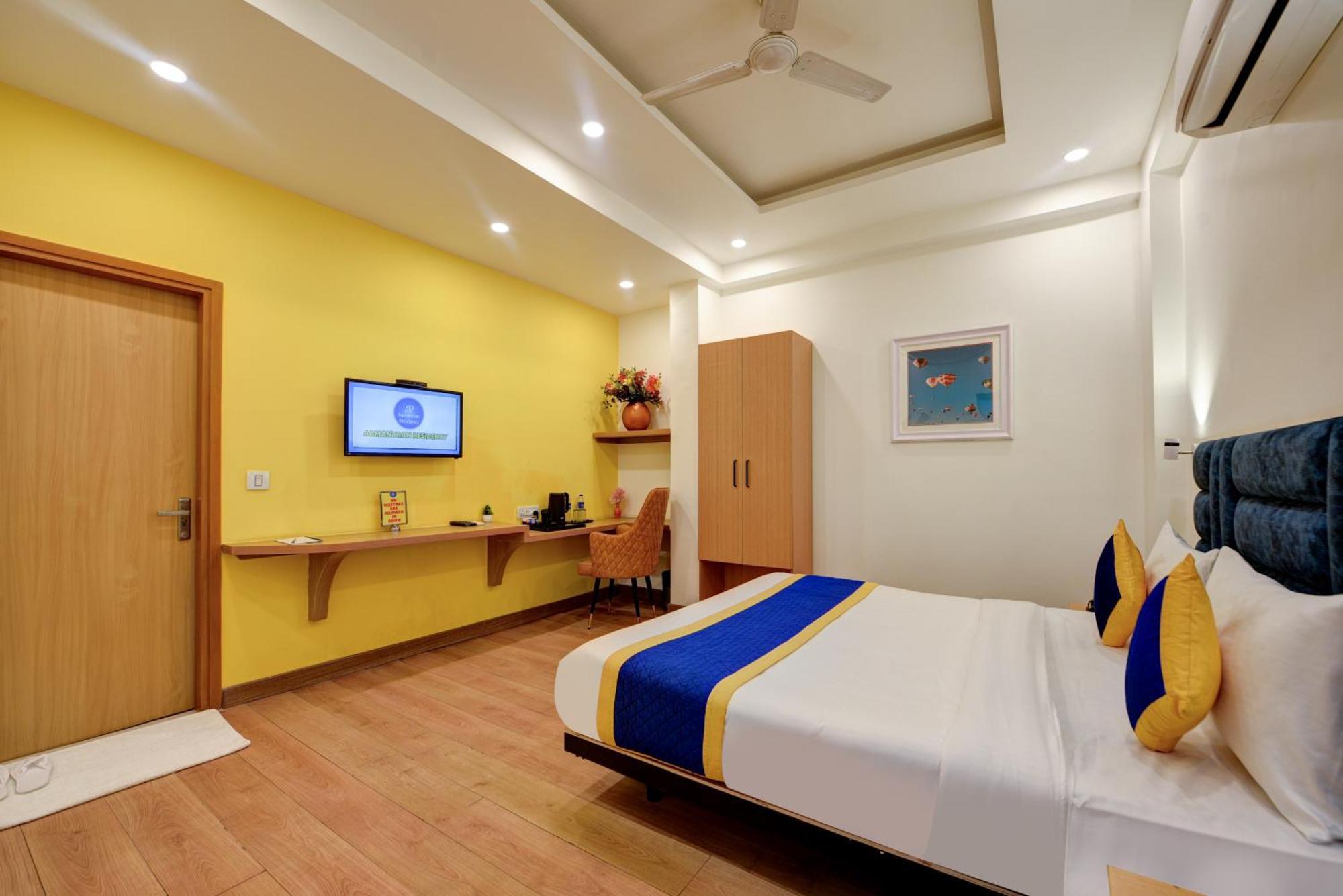 Aamantran Residency Hotel, Sohna Road, Sector 49, Gurugram 구르가온 외부 사진