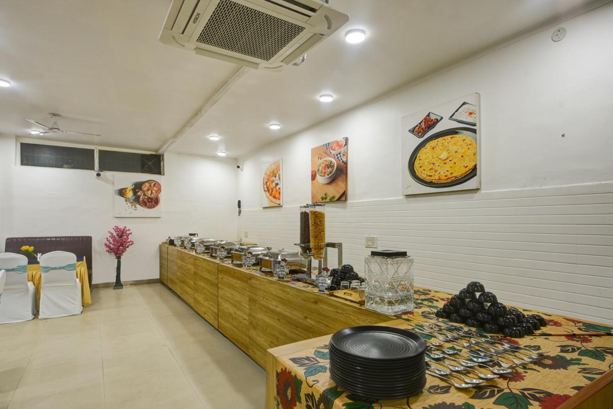 Aamantran Residency Hotel, Sohna Road, Sector 49, Gurugram 구르가온 외부 사진