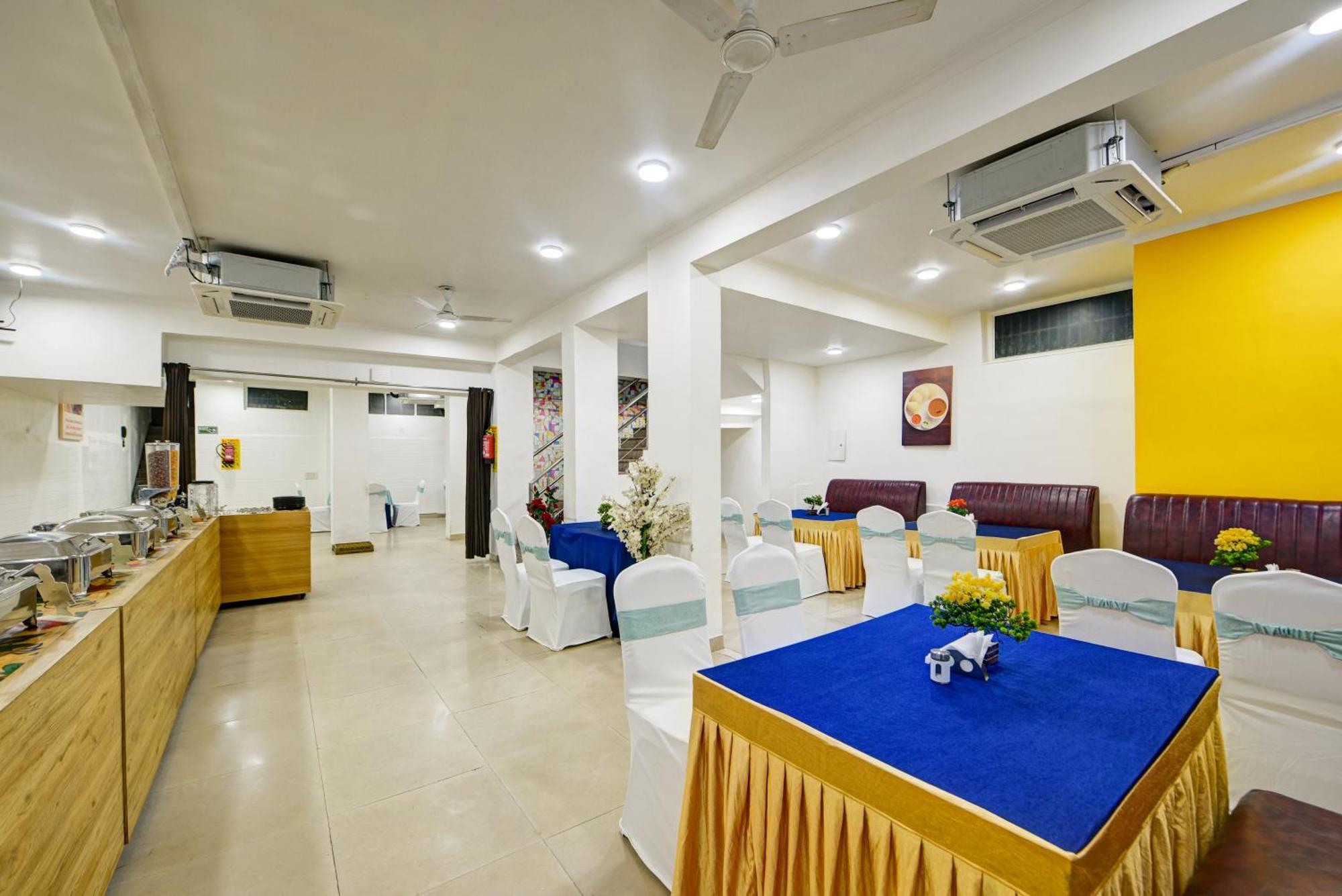 Aamantran Residency Hotel, Sohna Road, Sector 49, Gurugram 구르가온 외부 사진