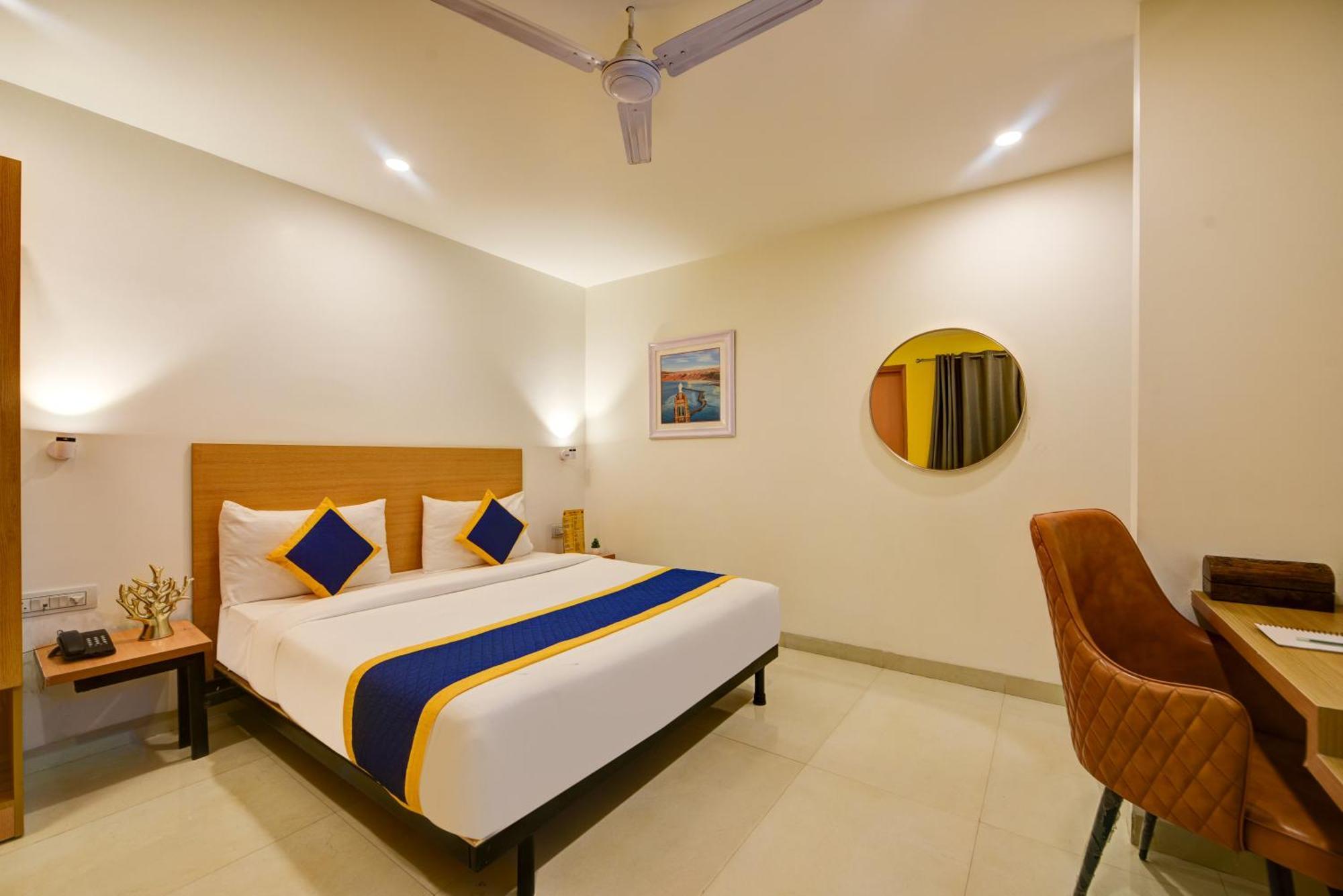 Aamantran Residency Hotel, Sohna Road, Sector 49, Gurugram 구르가온 외부 사진